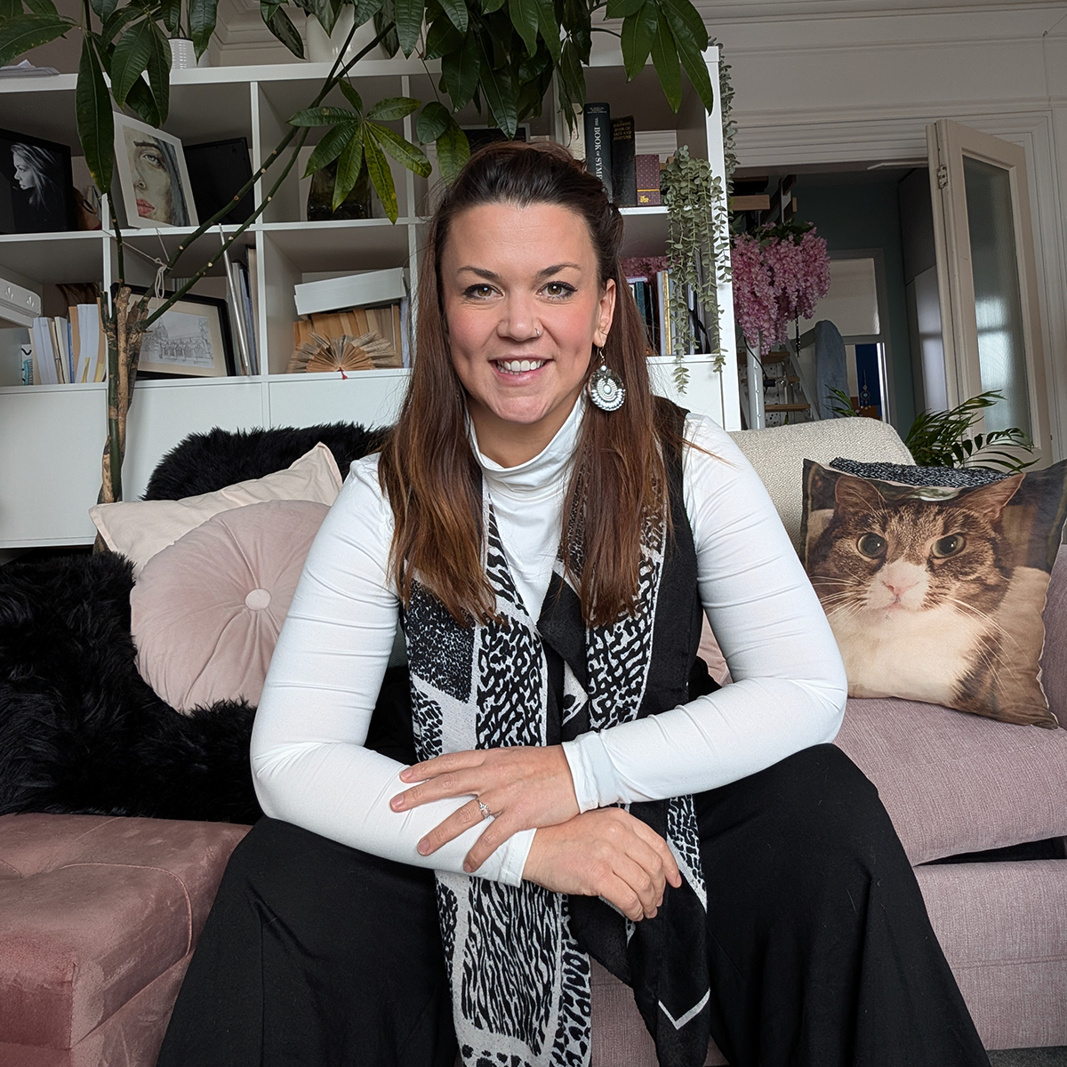 Annelies James